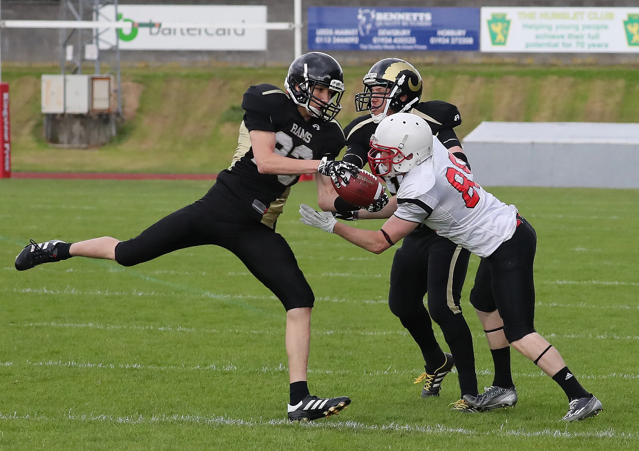 Tyler Broad picks off a Vikings pass