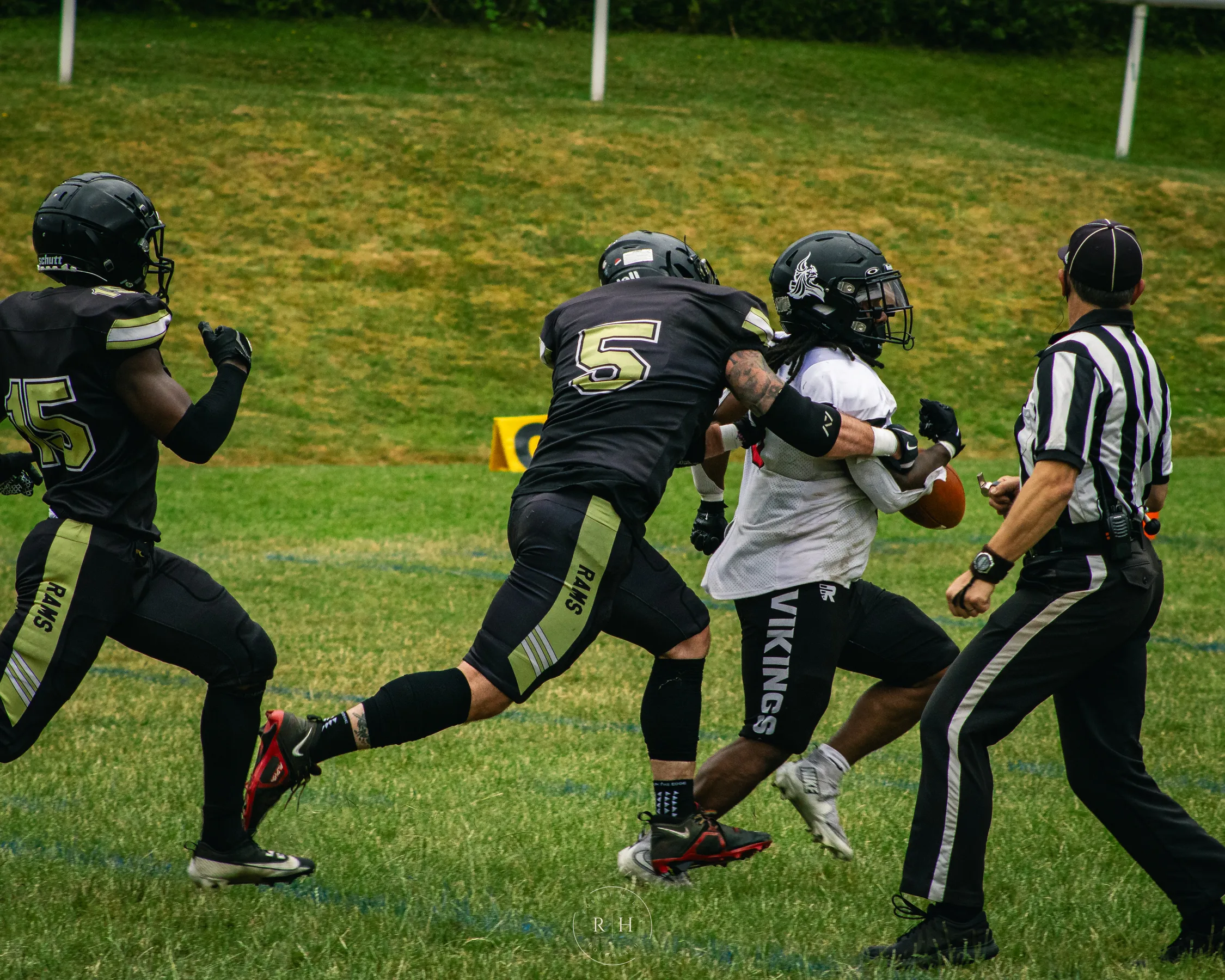 Jonny Gritt and Matt Snell combine to bring down a Vikings ball carrier